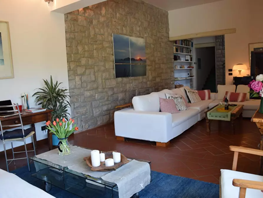 Immagine 7 di Villa in vendita  a Pietrasanta