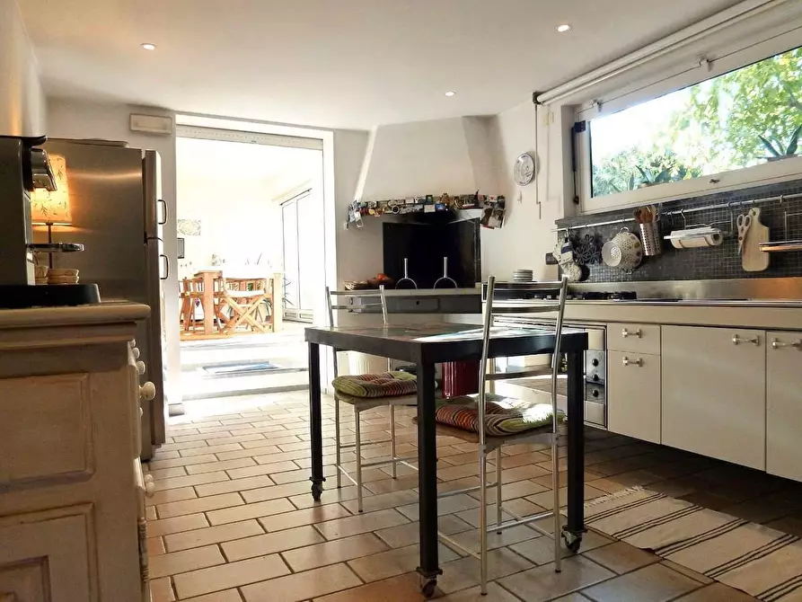 Immagine 9 di Villa in vendita  a Pietrasanta