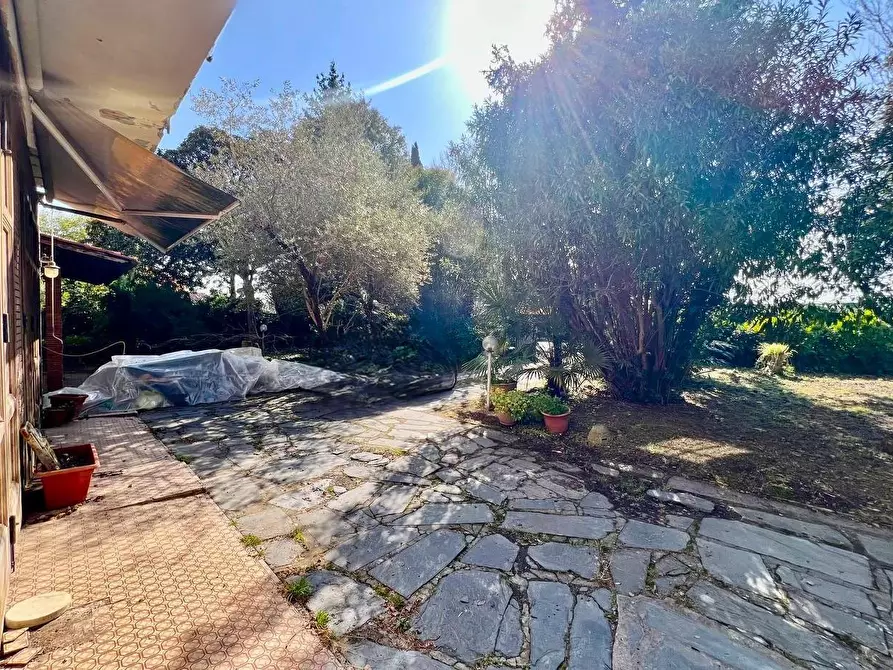 Immagine 2 di Villa in vendita  a Pietrasanta