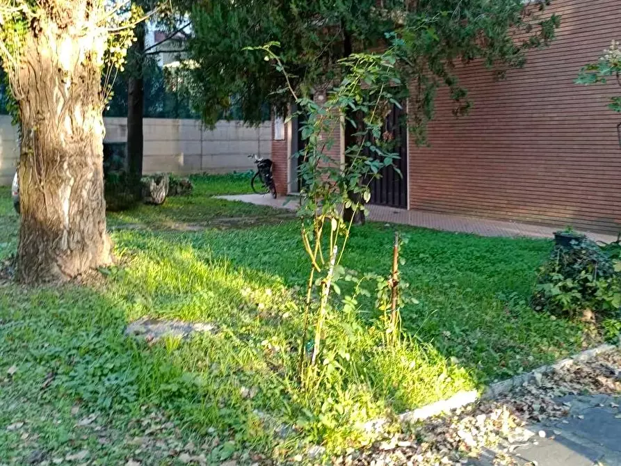 Immagine 1 di Locale commerciale in vendita  a Pietrasanta