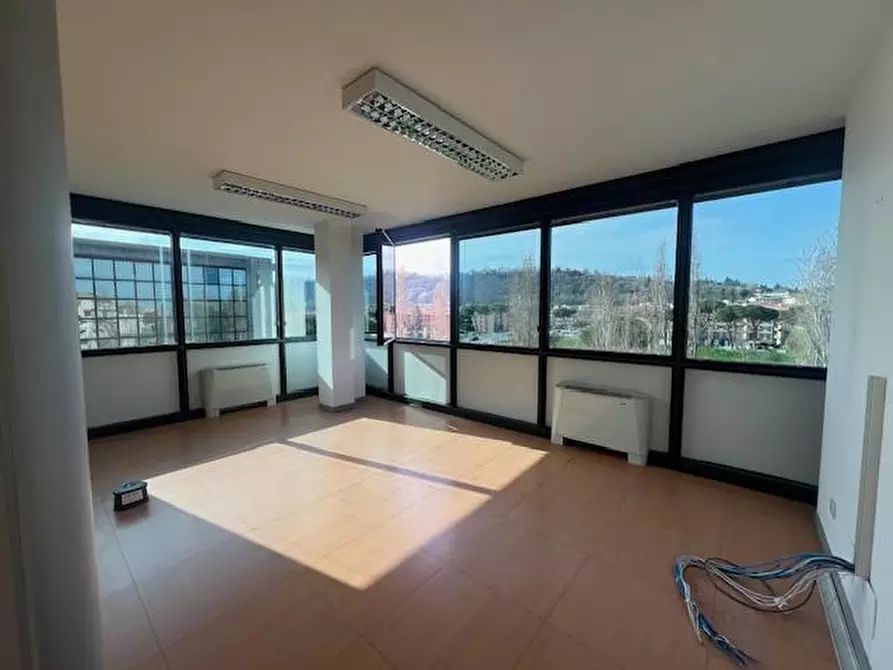 Immagine 2 di Ufficio in vendita  a Poggibonsi