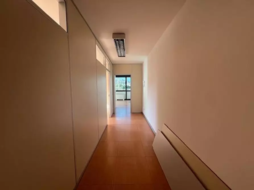 Immagine 8 di Ufficio in vendita  a Poggibonsi