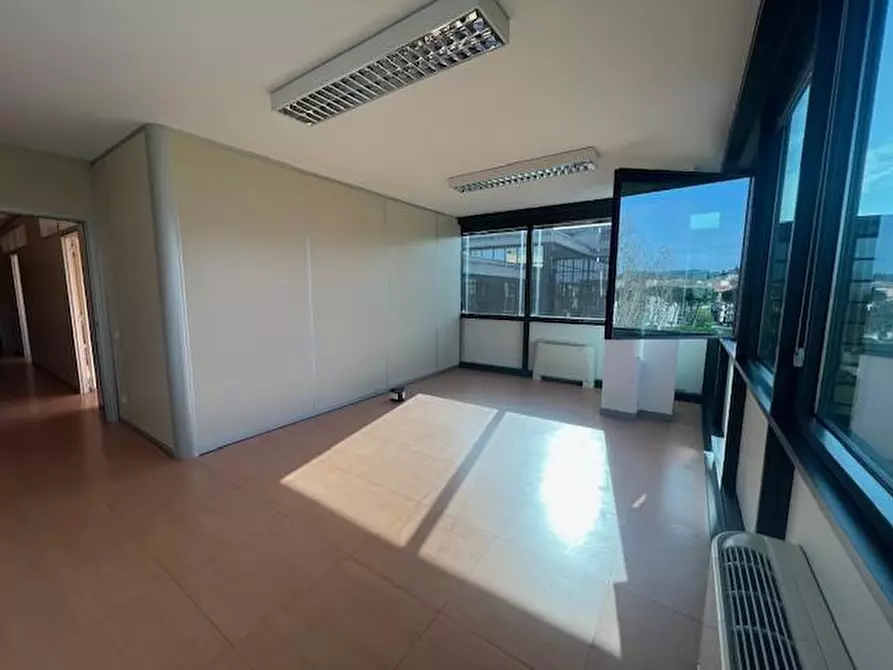 Immagine 4 di Ufficio in vendita  a Poggibonsi