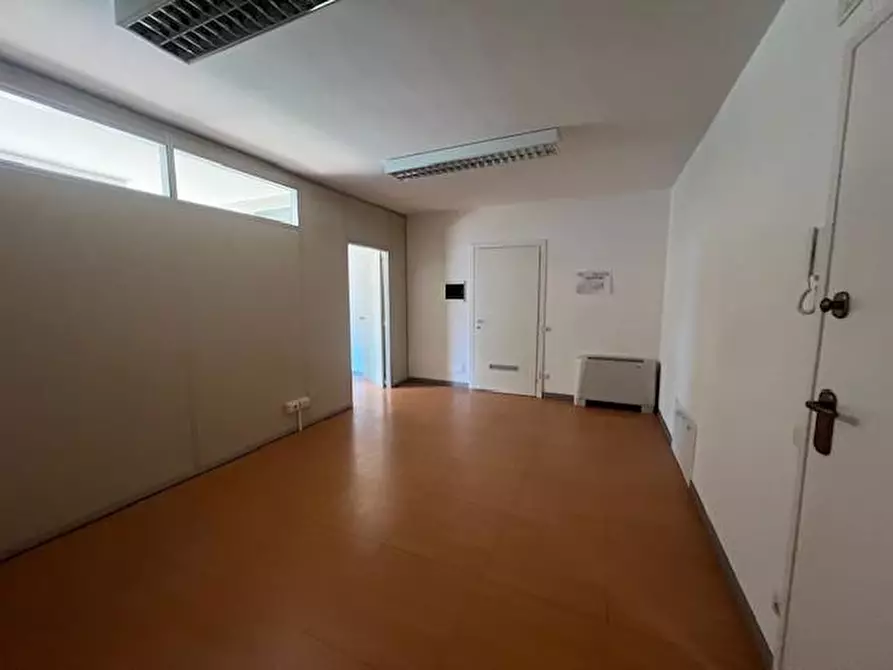 Immagine 10 di Ufficio in vendita  a Poggibonsi