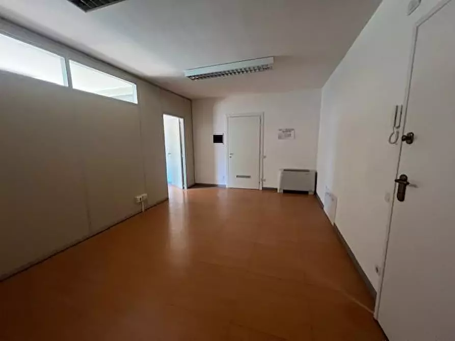 Immagine 9 di Ufficio in vendita  a Poggibonsi