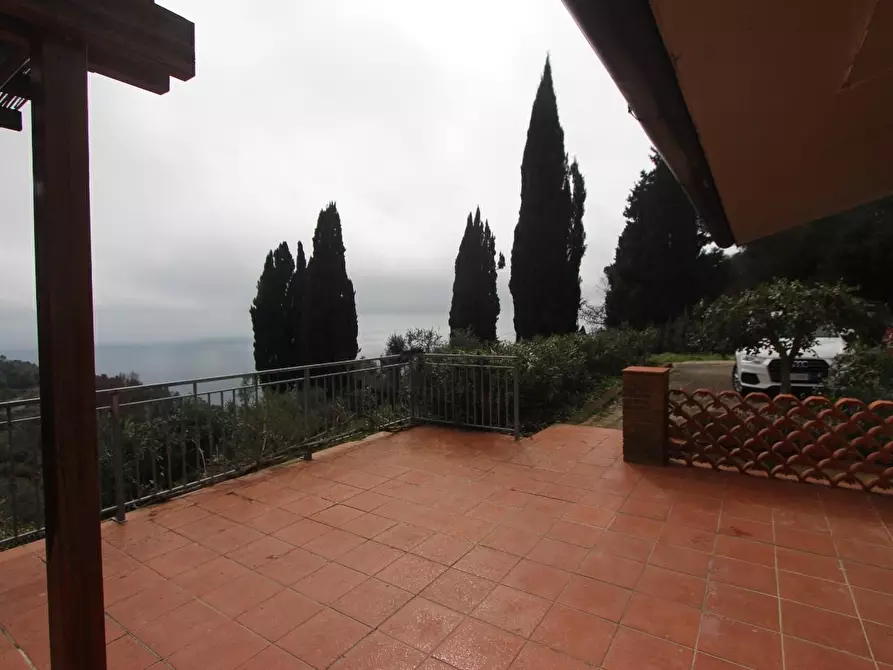 Immagine 2 di Casa indipendente in vendita  a Lerici