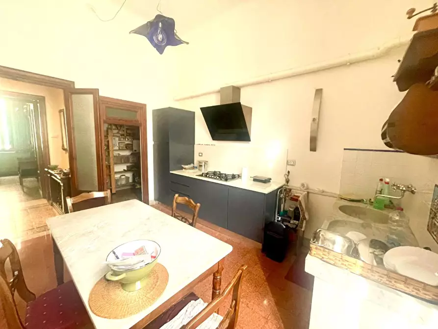 Immagine 8 di Appartamento in vendita  a Lucca