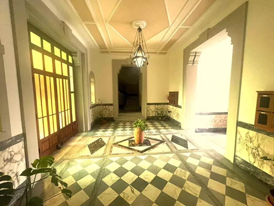 Immagine 1 di Appartamento in vendita  a Lucca