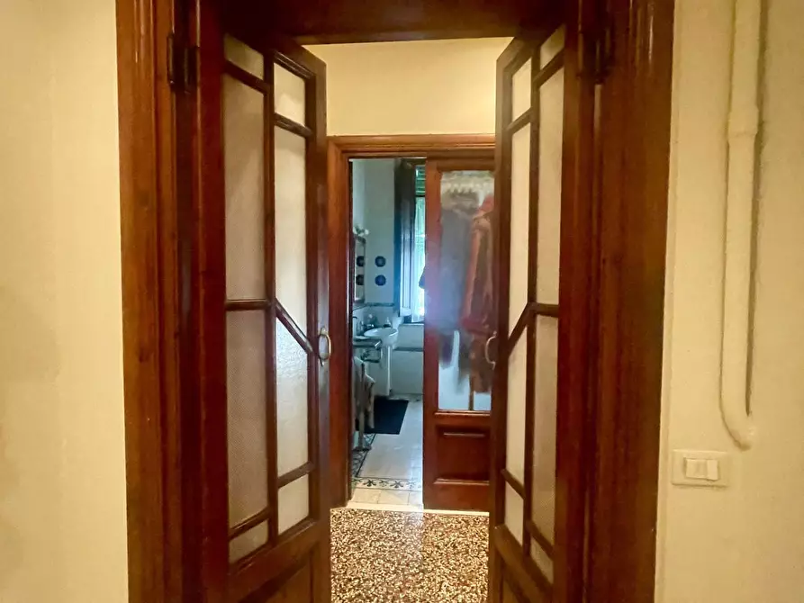 Immagine 13 di Appartamento in vendita  a Lucca