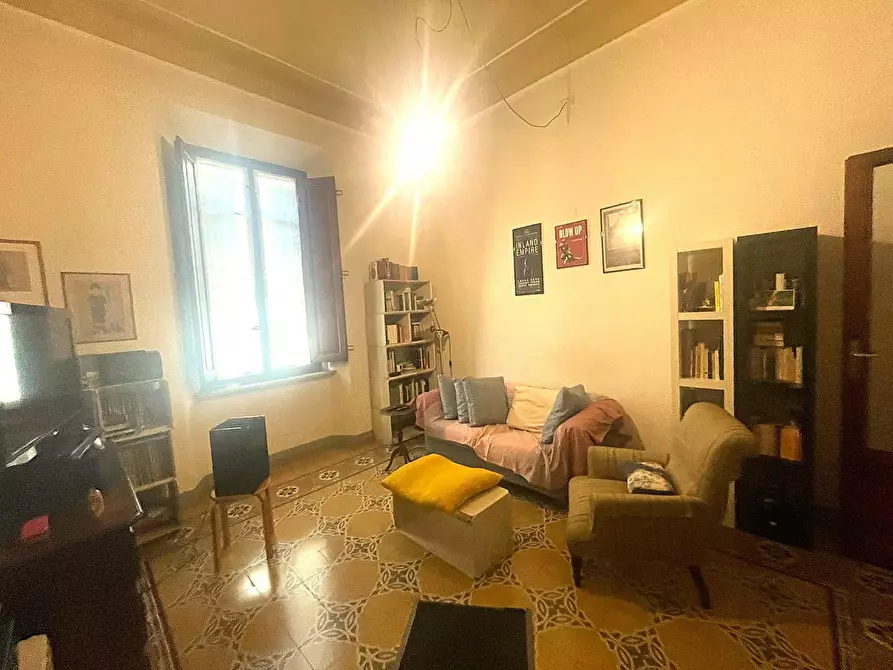 Immagine 4 di Appartamento in vendita  a Lucca