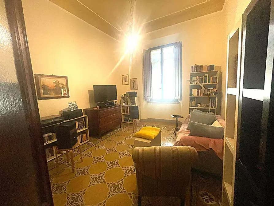 Immagine 5 di Appartamento in vendita  a Lucca