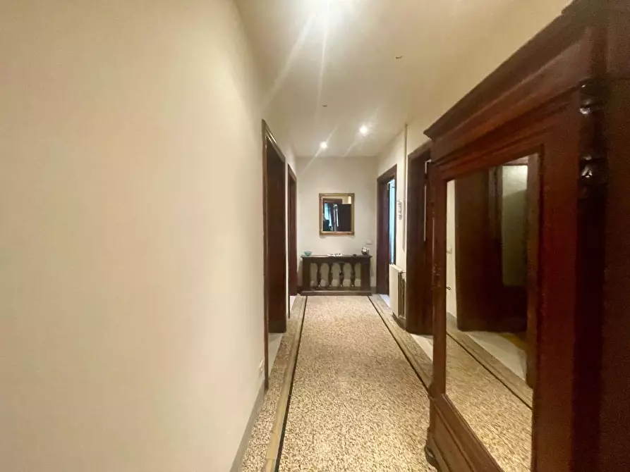 Immagine 9 di Appartamento in vendita  a Lucca