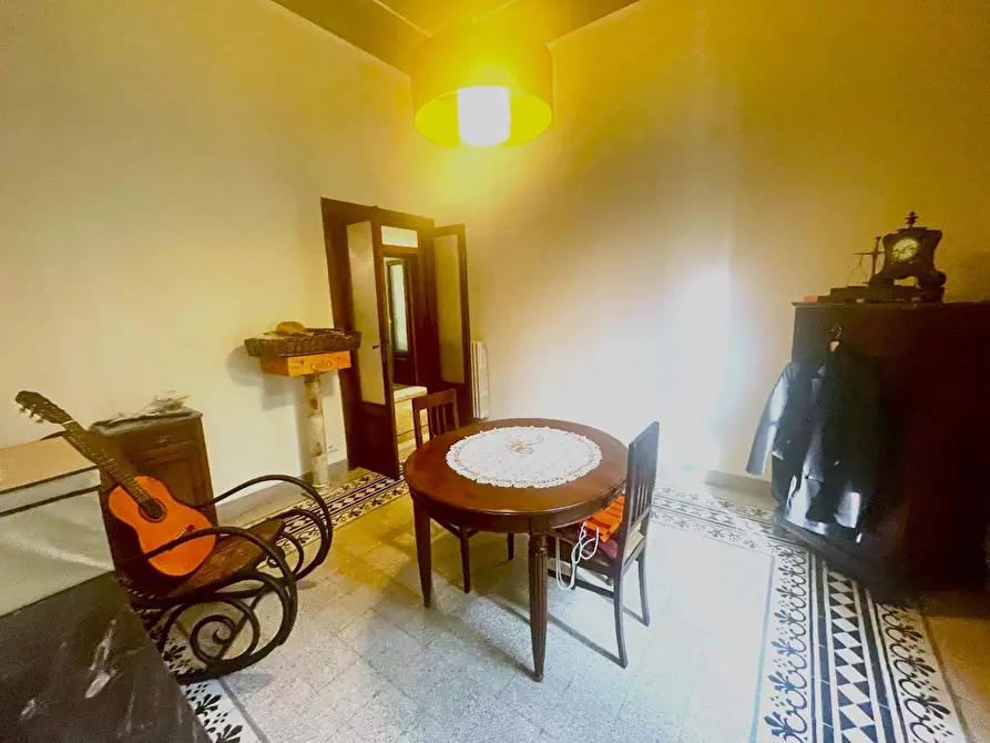 Immagine 11 di Appartamento in vendita  a Lucca