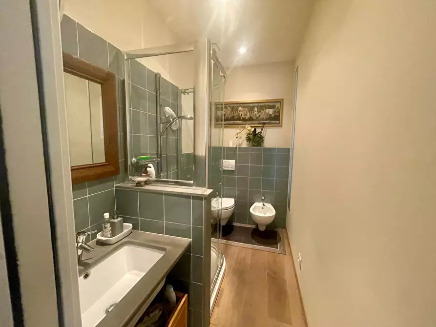 Immagine 16 di Appartamento in vendita  a Lucca