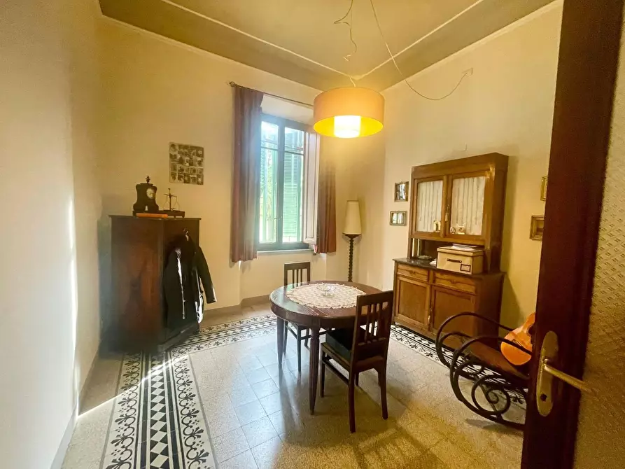 Immagine 12 di Appartamento in vendita  a Lucca