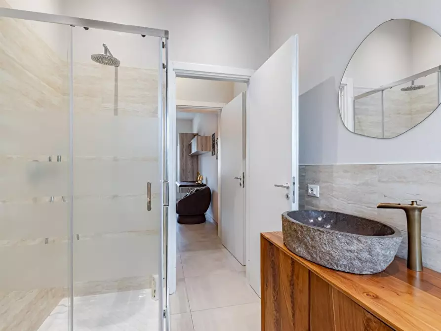 Immagine 4 di Villa in vendita  a Pisa