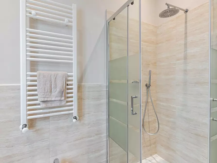 Immagine 6 di Villa in vendita  a Pisa