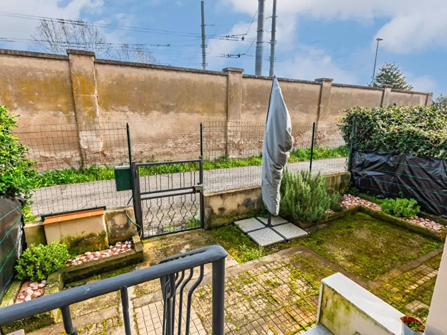 Immagine 12 di Villa in vendita  a Pisa