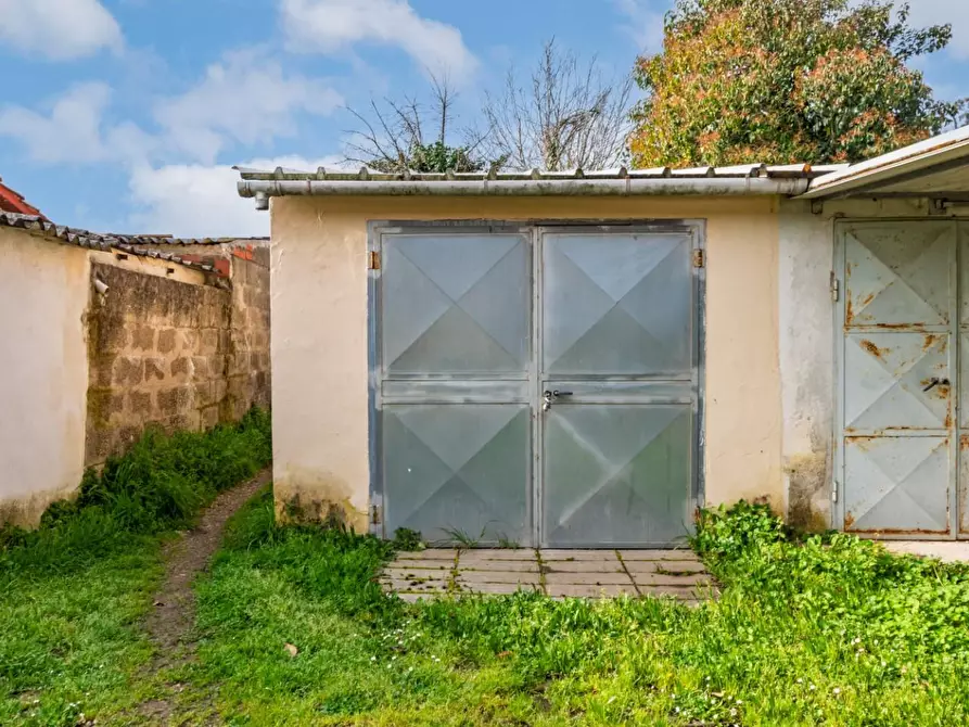 Immagine 16 di Villa in vendita  a Pisa