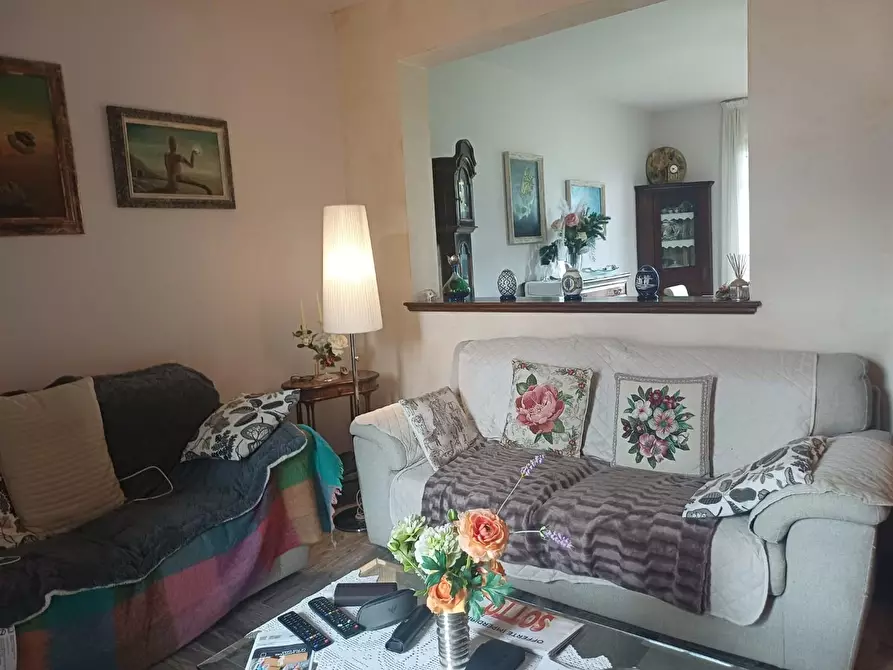 Immagine 11 di Casa bifamiliare in vendita  a Cascina