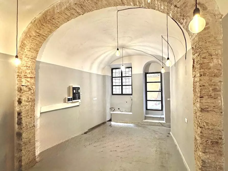 Immagine 8 di Locale commerciale in affitto  a Pisa