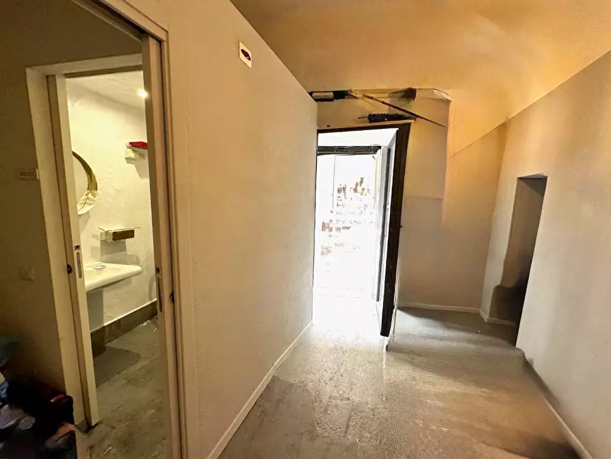 Immagine 13 di Locale commerciale in affitto  a Pisa