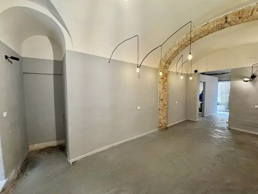 Immagine 14 di Locale commerciale in affitto  a Pisa