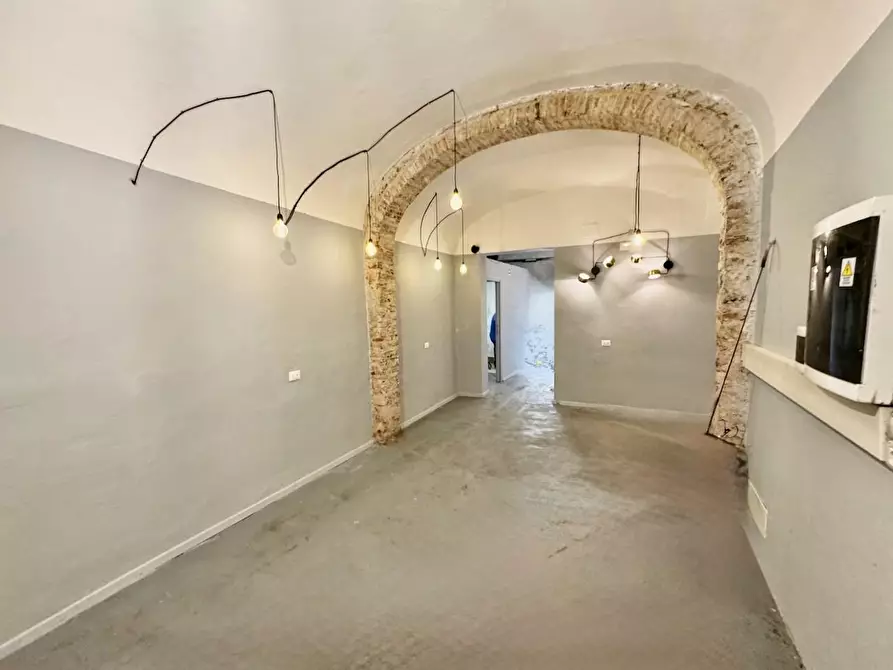 Immagine 15 di Locale commerciale in affitto  a Pisa
