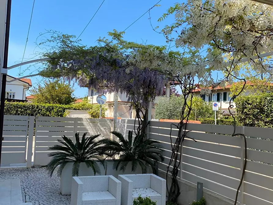 Immagine 27 di Villa in affitto  a Forte Dei Marmi