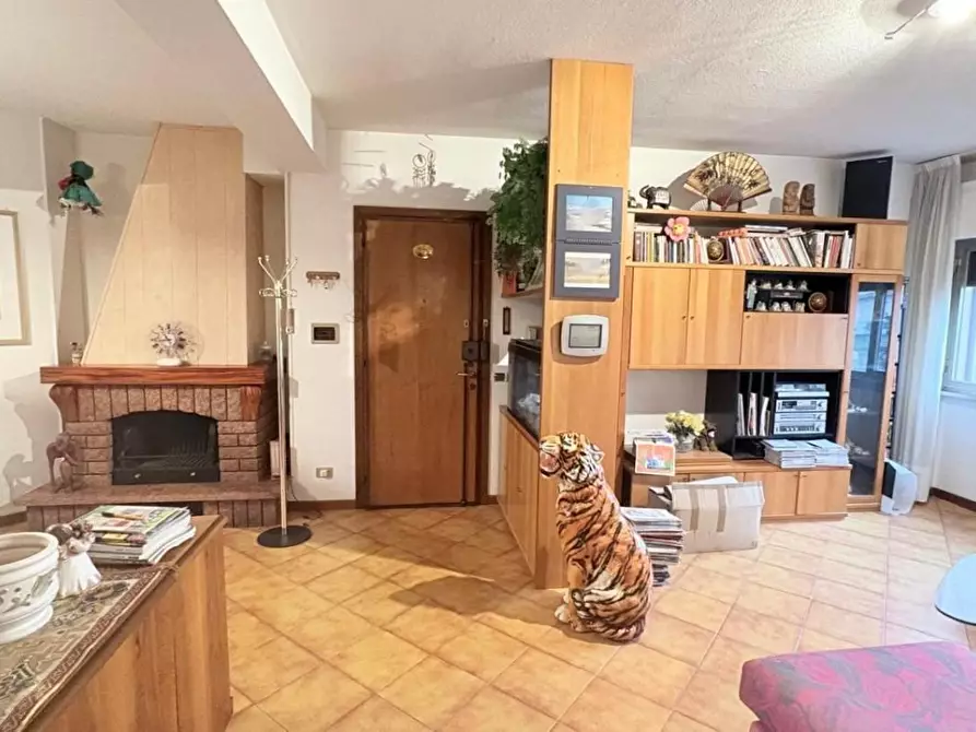 Immagine 2 di Appartamento in vendita  a Lucca