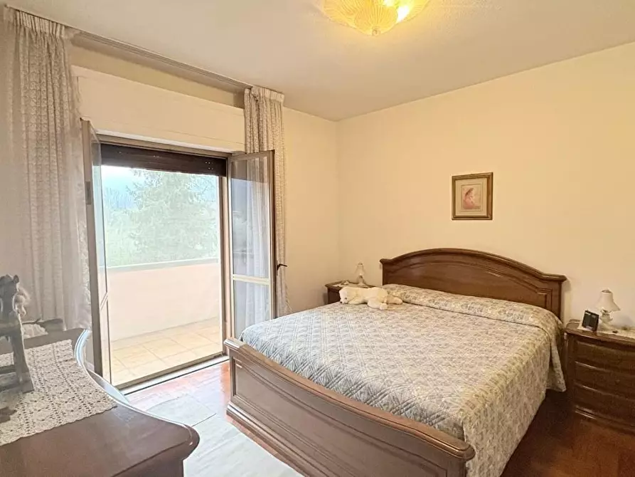 Immagine 16 di Appartamento in vendita  a Lucca