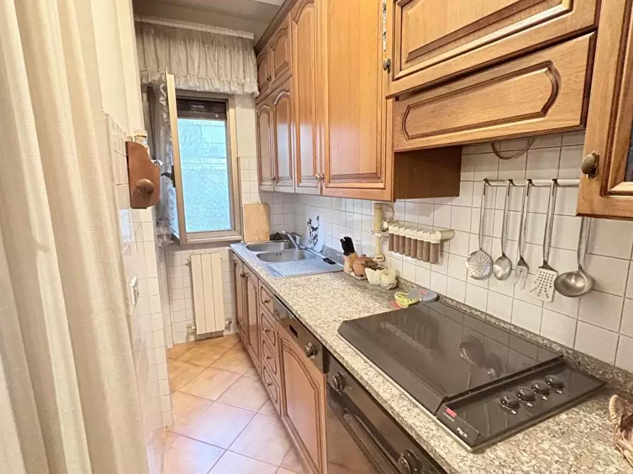 Immagine 13 di Appartamento in vendita  a Lucca