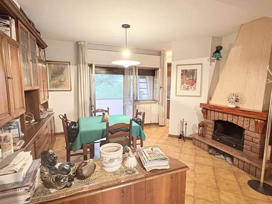 Immagine 10 di Appartamento in vendita  a Lucca