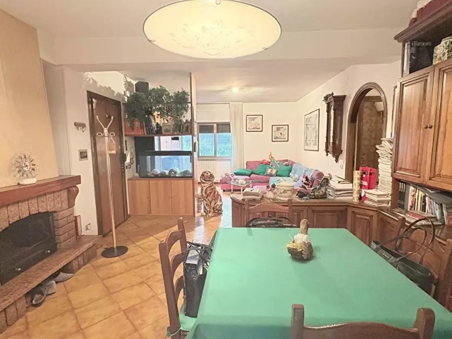 Immagine 11 di Appartamento in vendita  a Lucca