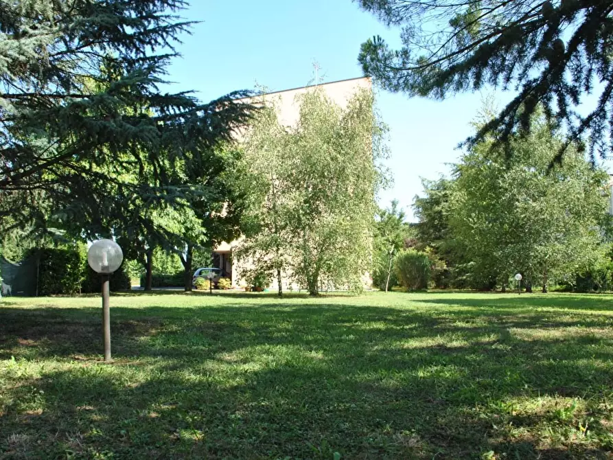 Immagine 22 di Appartamento in vendita  a Lucca