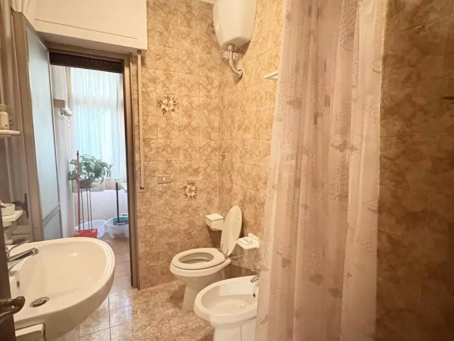 Immagine 15 di Appartamento in vendita  a Lucca