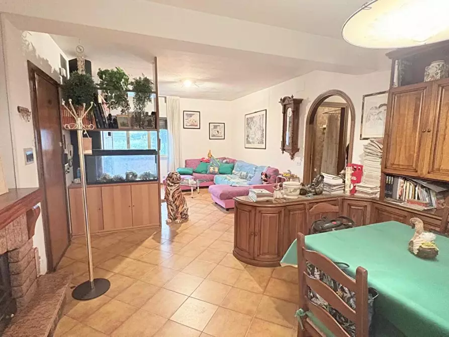 Immagine 12 di Appartamento in vendita  a Lucca