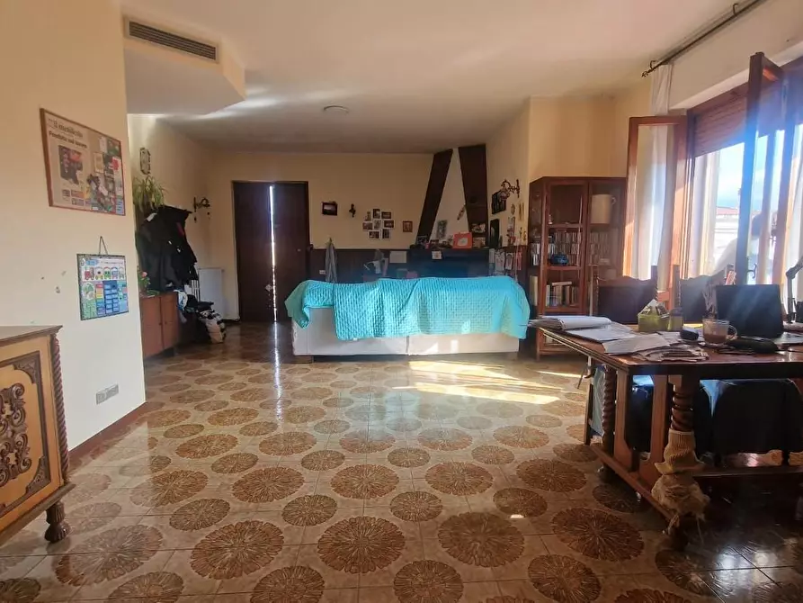 Immagine 3 di Casa trifamiliare in vendita  a Massa