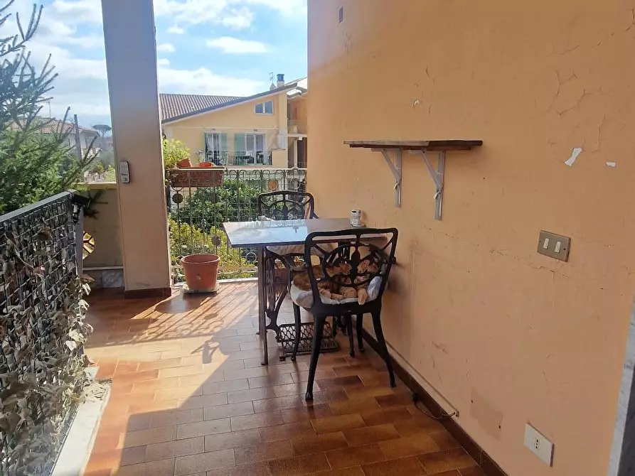 Immagine 1 di Casa trifamiliare in vendita  a Massa