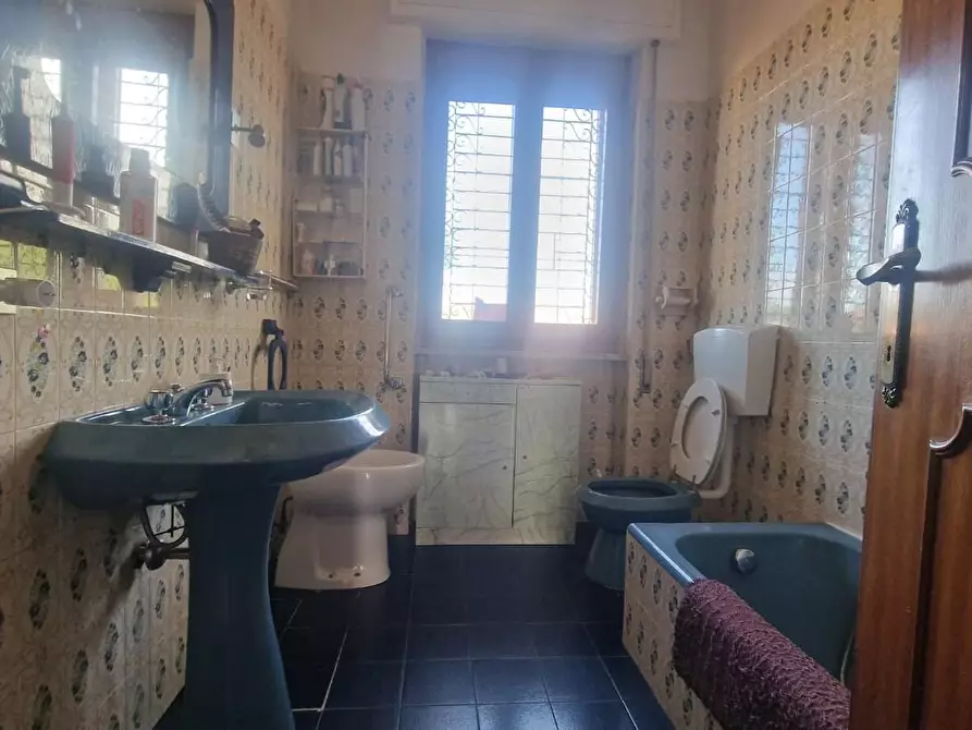 Immagine 11 di Casa trifamiliare in vendita  a Massa