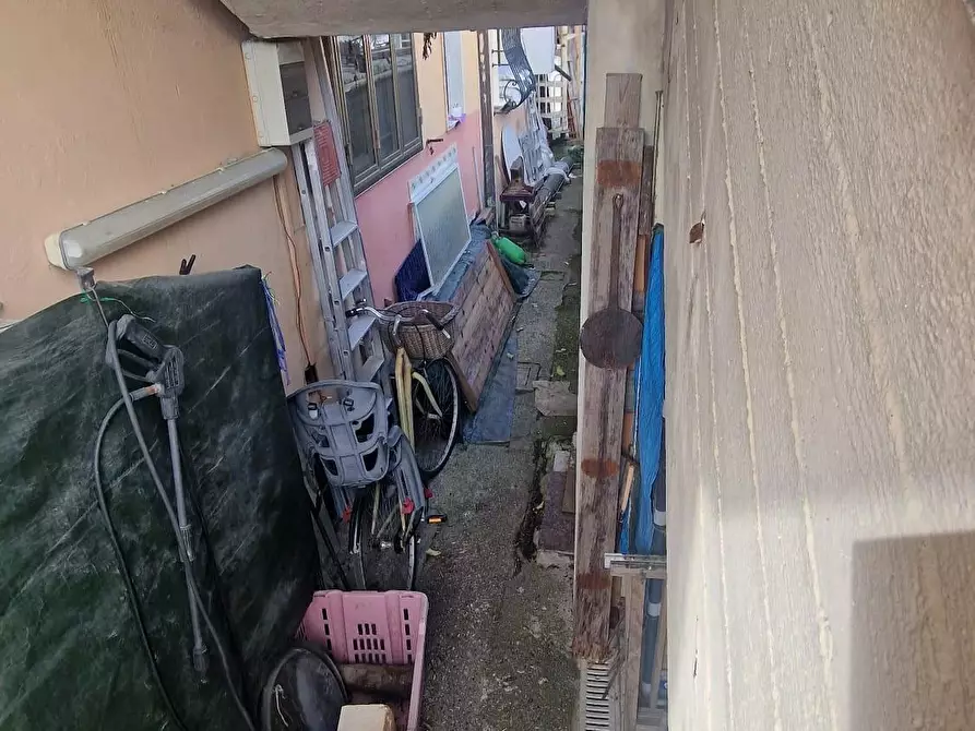 Immagine 4 di Casa trifamiliare in vendita  a Massa