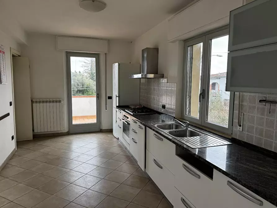 Immagine 2 di Casa bifamiliare in vendita  a Lucca