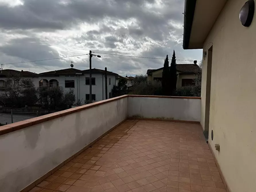 Immagine 9 di Casa bifamiliare in vendita  a Lucca