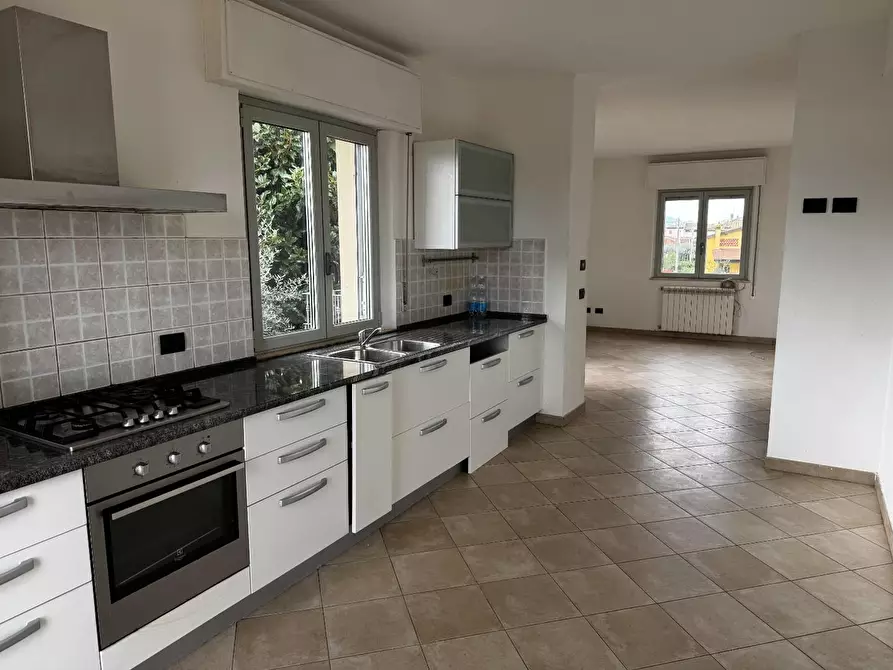 Immagine 3 di Casa bifamiliare in vendita  a Lucca