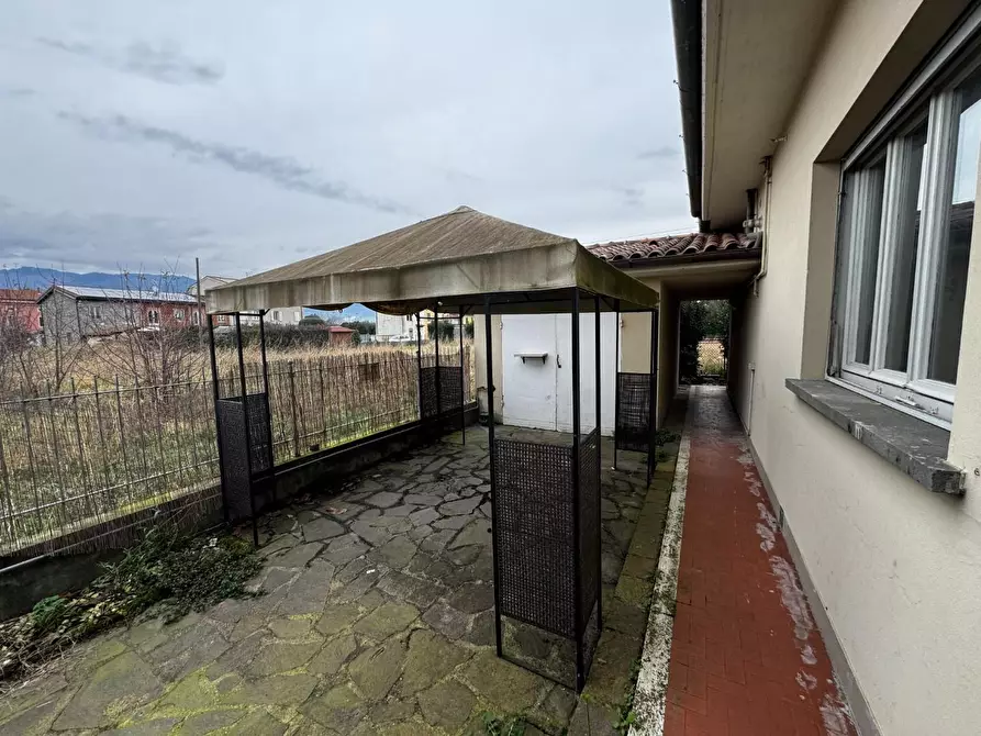Immagine 21 di Casa bifamiliare in vendita  a Lucca