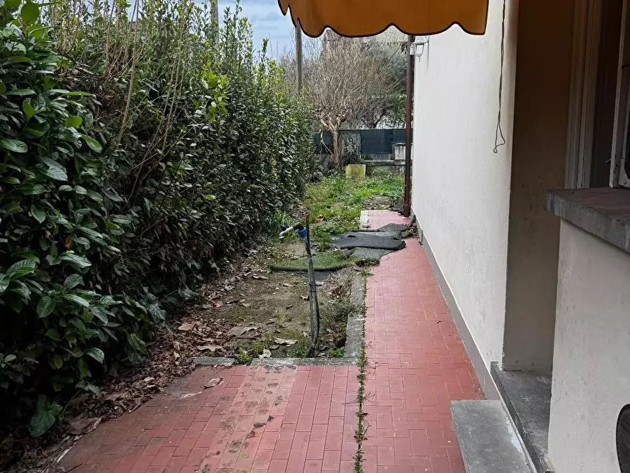 Immagine 23 di Casa bifamiliare in vendita  a Lucca