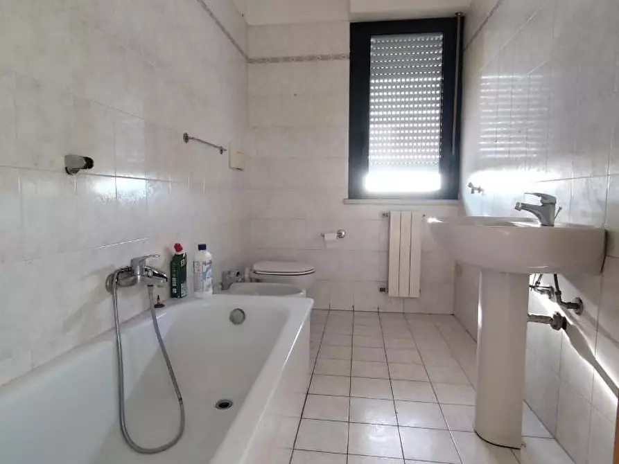 Immagine 3 di Appartamento in affitto  a Massa