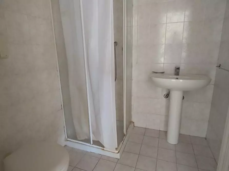 Immagine 5 di Appartamento in affitto  a Massa