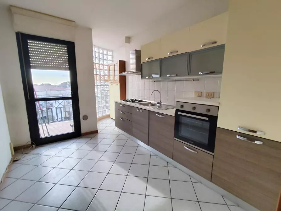 Immagine 7 di Appartamento in affitto  a Massa