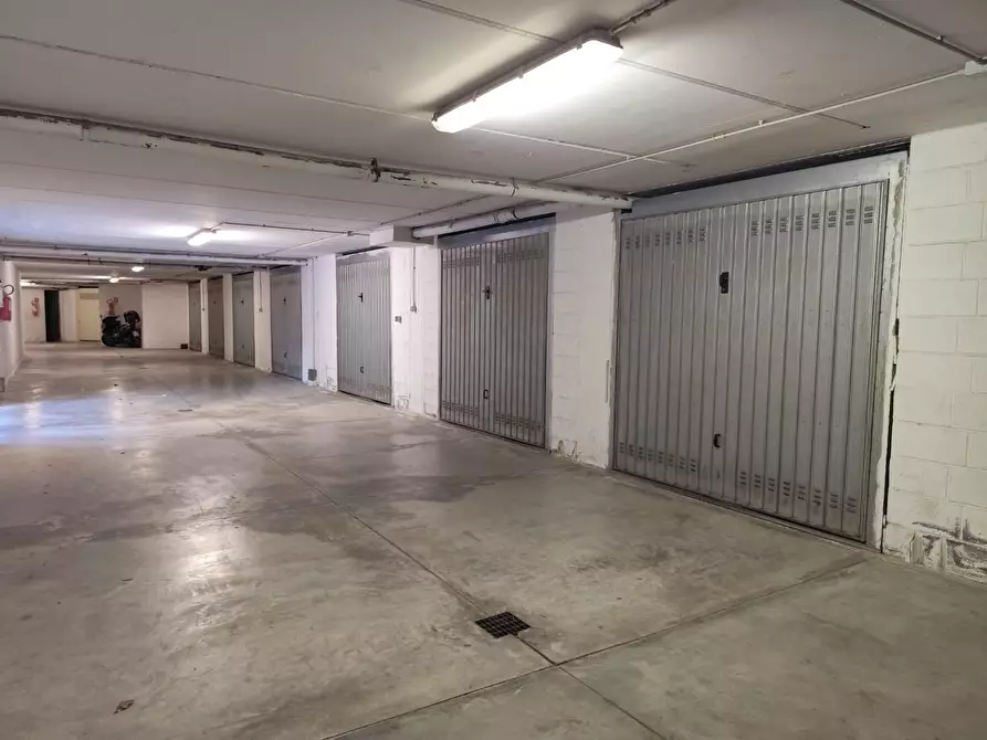 Immagine 14 di Appartamento in affitto  a Massa